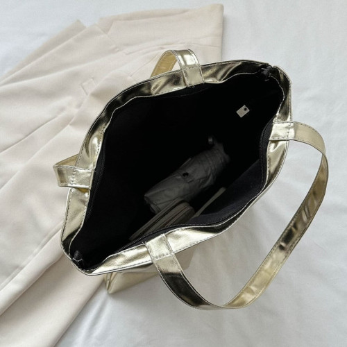 Dámská móda a doplňky - Módní metalická taška