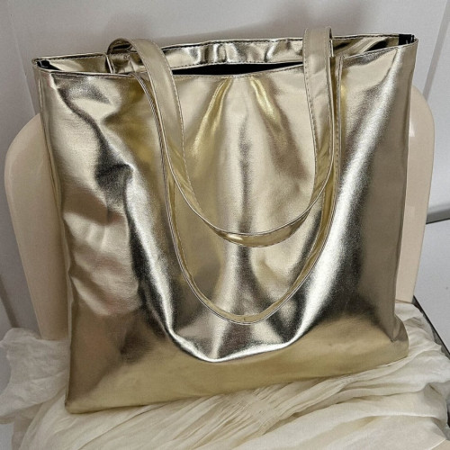 Dámská móda a doplňky - Módní metalická taška