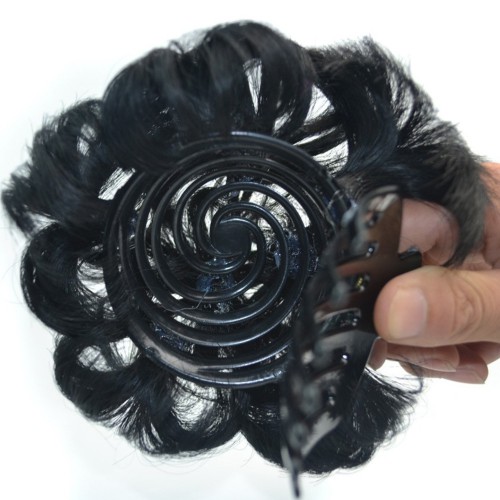 Prodlužování vlasů a účesy - Romantický květinový drdol s hřebenem