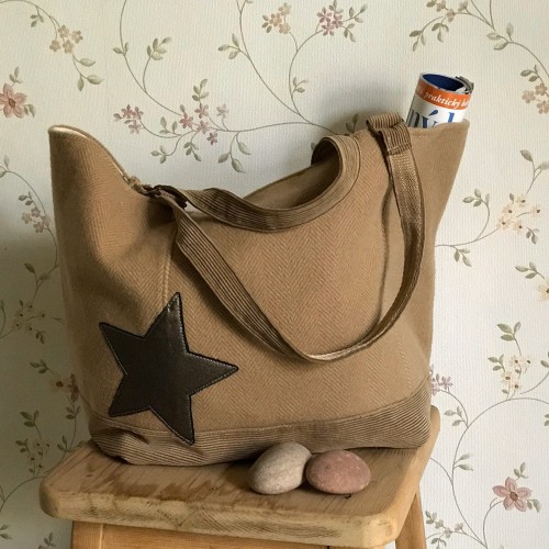 Dámská móda a doplňky - Verato Béžová taška s aplikací hvězd