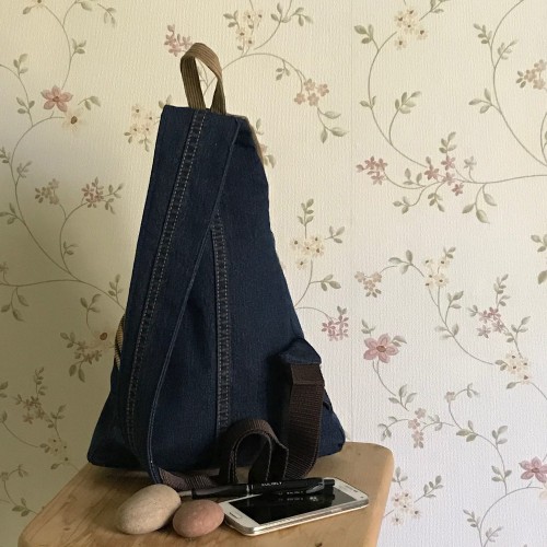 Dámská móda a doplňky - Verato Džínový crossbody batůžek s jedním popruhem