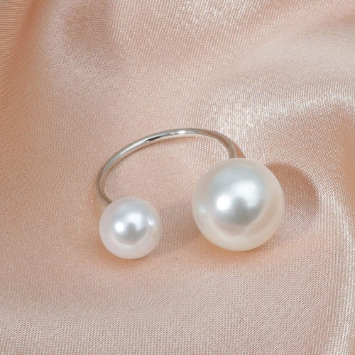 Dámská móda a doplňky - Prsten nastavitelný s perlami - stříbrná
