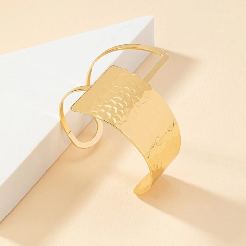 Dámská móda a doplňky - Náramek s geometrickým tvarem - zlatý