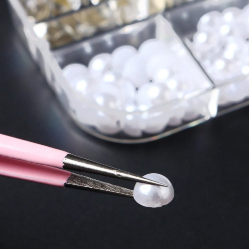 Krása - Zdobení na nehty, bílé -  perly, zirkony