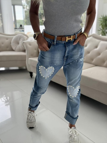 Dámská móda a doplňky - Tmavě modré jeans s perličkvou aplikací