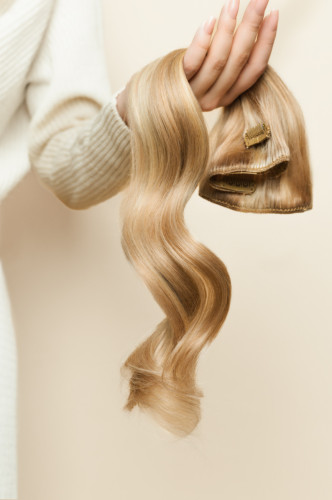 Prodlužování vlasů a účesy - Clip in 9- dílná sada melír LEDOVÁ BLOND/ ZLATÁ PERLEŤ 60 cm, 140 g