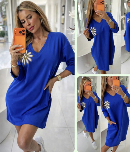 Dámská móda a doplňky - Dámská šatovka s květem a kapsami - modrá